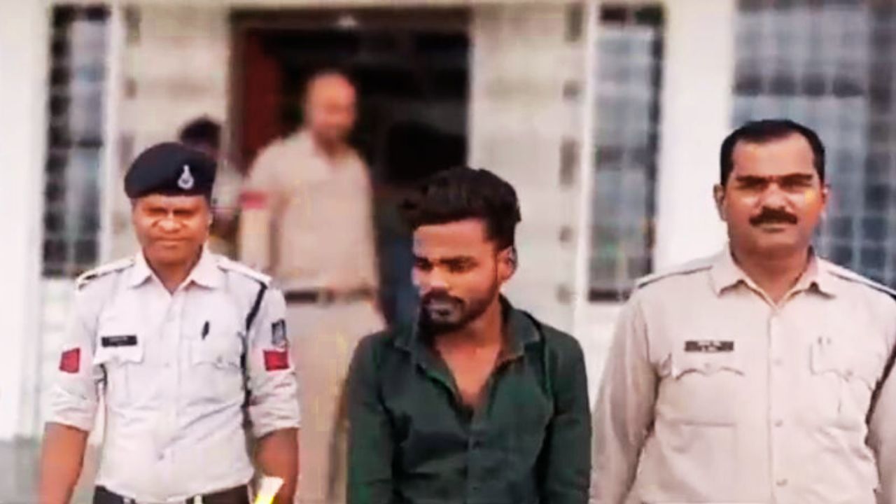 Brutality against an innocent in Satna: Auto driver arrested, people angry