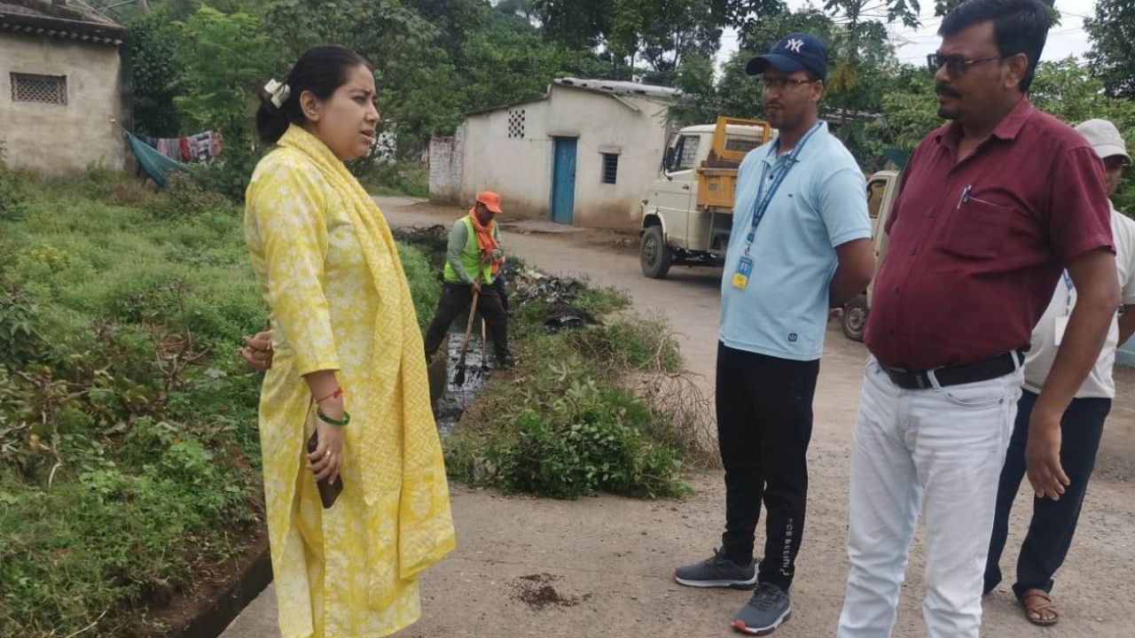 Assistant commissioner inspected the cleanliness system of Matwai colony